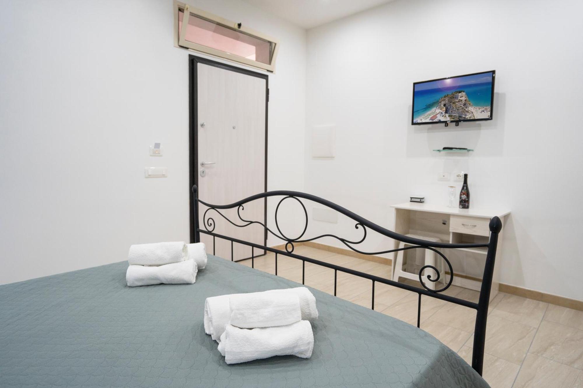 Saverio'S Apartment Тропея Экстерьер фото