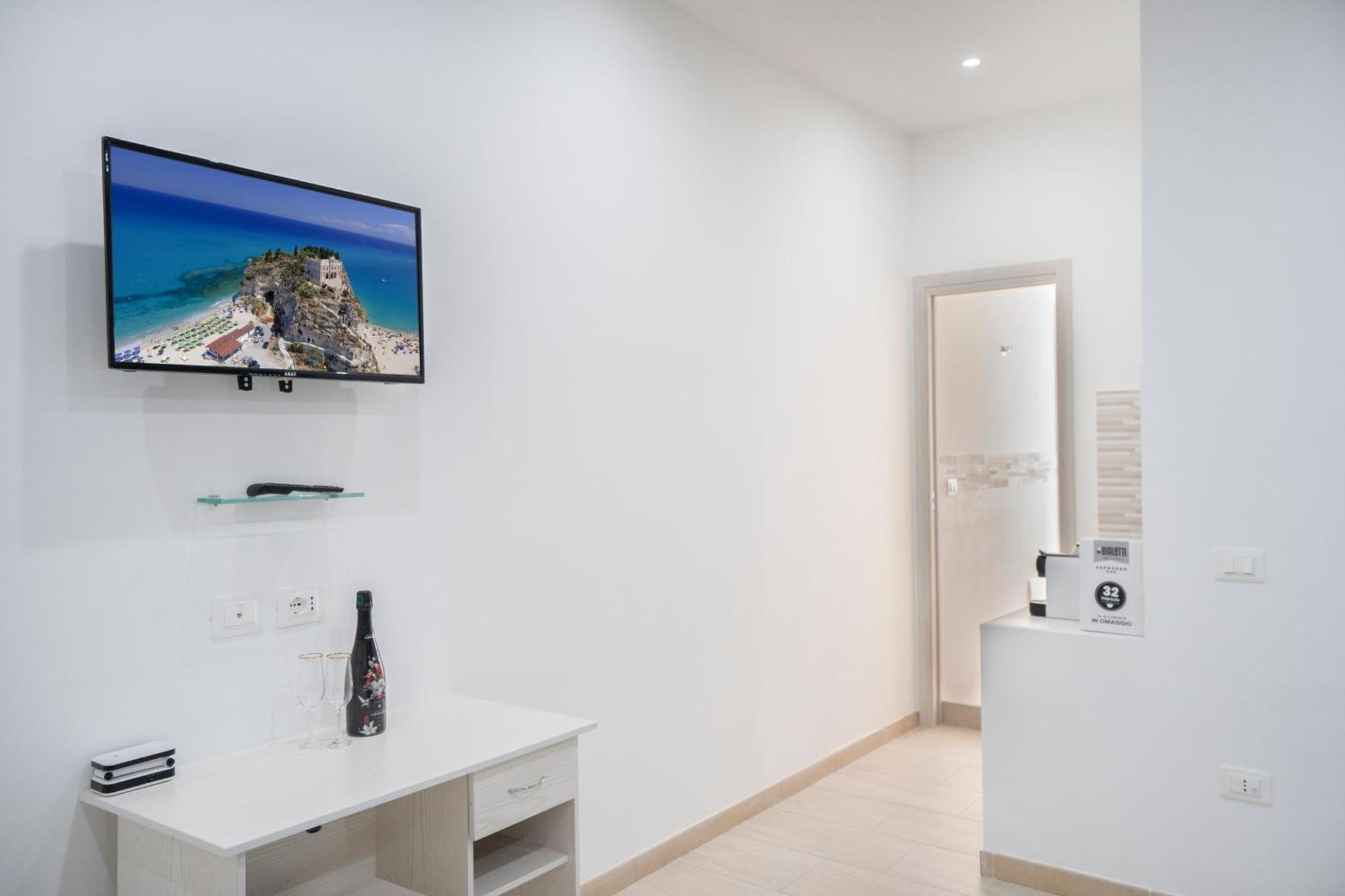 Saverio'S Apartment Тропея Экстерьер фото